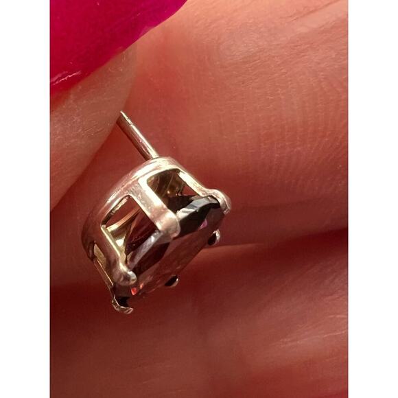 Oval cut red zircon sterling silver stud earrings - Picture 10 of 11